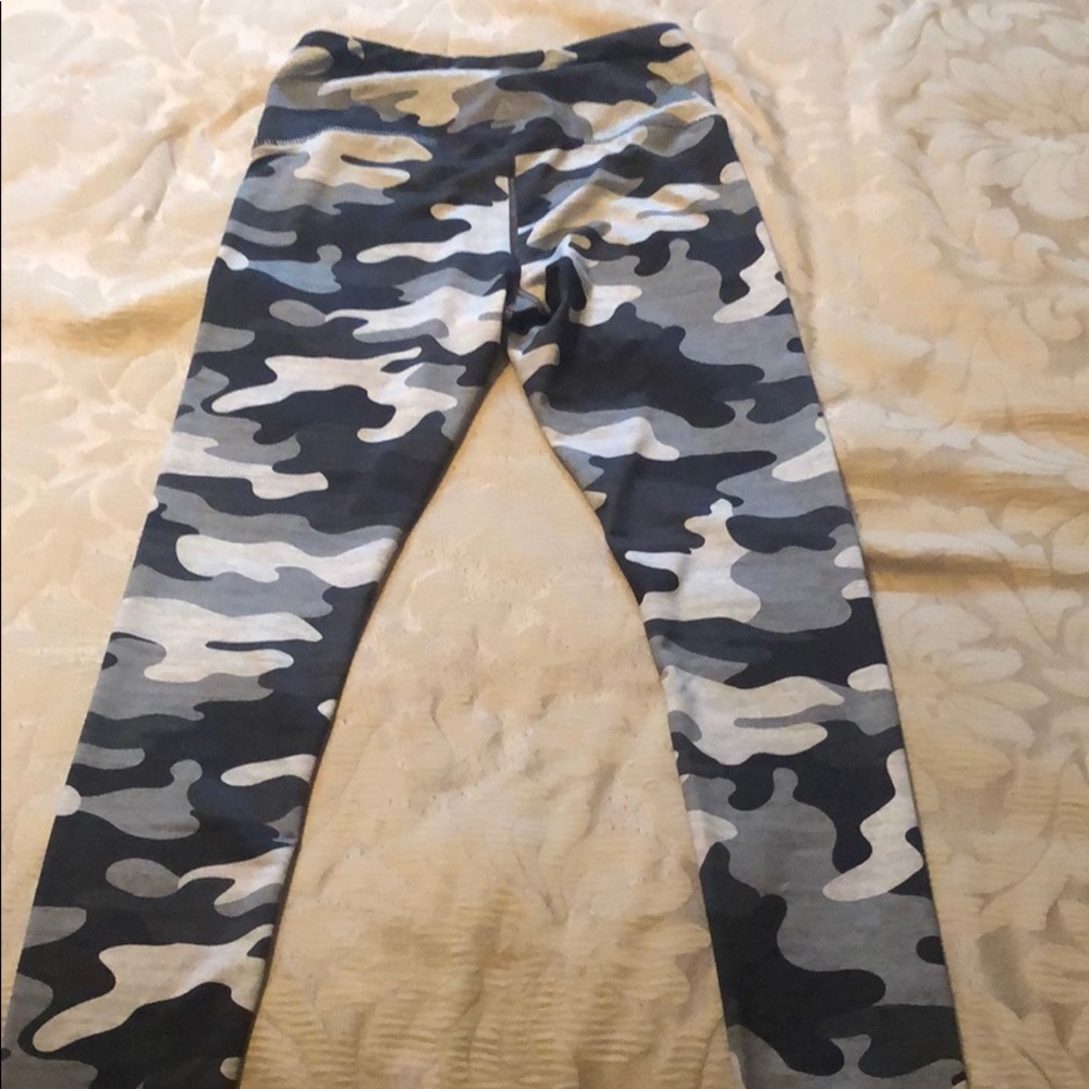 Reebok High Wasted Camo leggings!  Like new!